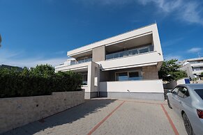 Apartments with Pool Villa Zora