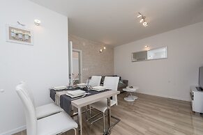 Apartments with Pool Villa Zora