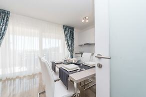 Apartments with Pool Villa Zora