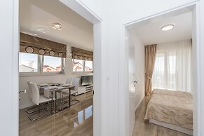 Apartments with Pool Villa Zora