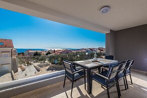 Apartments with Pool Villa Zora