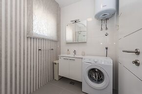 Apartments with Pool Villa Zora