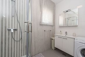 Apartments with Pool Villa Zora