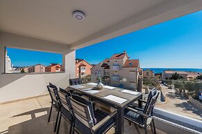 Apartments with Pool Villa Zora