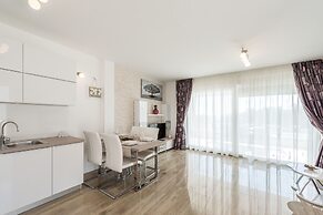 Apartments with Pool Villa Zora