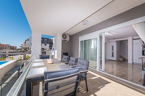 Apartments with Pool Villa Zora