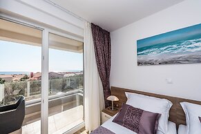 Apartments with Pool Villa Zora