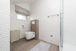 Apartments with Pool Villa Zora