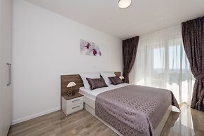 Apartments with Pool Villa Zora