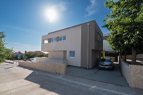 Apartments with Pool Villa Zora