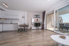 Apartments with Pool Villa Zora