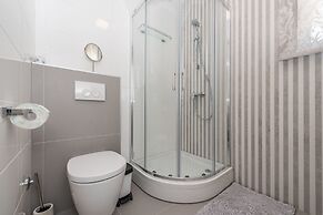 Apartments with Pool Villa Zora