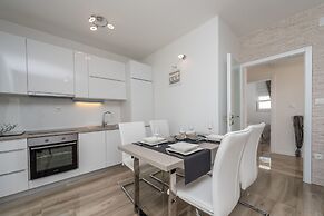 Apartments with Pool Villa Zora