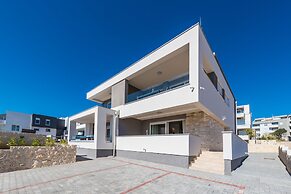 Apartments with Pool Villa Zora