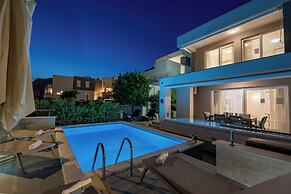 Apartments with Pool Villa Zora