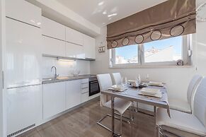 Apartments with Pool Villa Zora