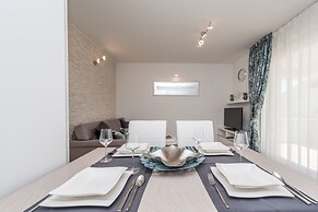 Apartments with Pool Villa Zora