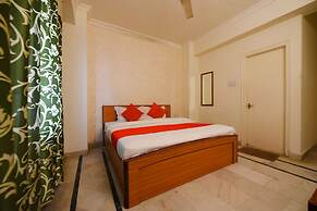 OYO 22915 C M Regency