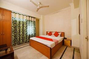 OYO 22915 C M Regency