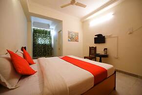 OYO 22915 C M Regency