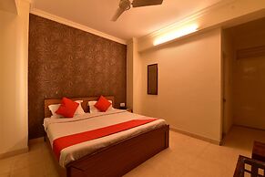 OYO 22915 C M Regency