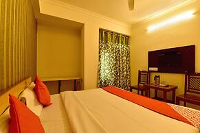 OYO 22915 C M Regency