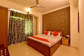 OYO 22915 C M Regency