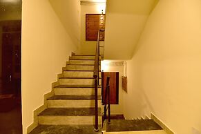 OYO 22915 C M Regency