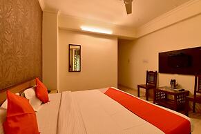 OYO 22915 C M Regency