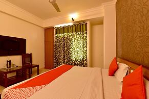 OYO 22915 C M Regency