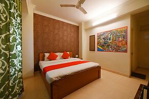 OYO 22915 C M Regency