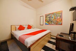 OYO 22915 C M Regency