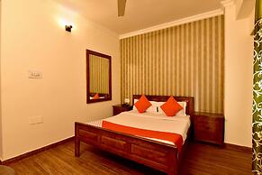 OYO 22915 C M Regency