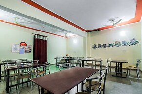 OYO 24228 Hotel Hans