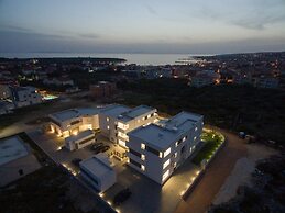 Apartments & Rooms Pool Villas Maris