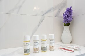 Apartments & Rooms Pool Villas Maris