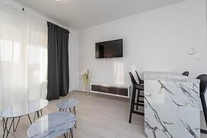 Apartments & Rooms Pool Villas Maris