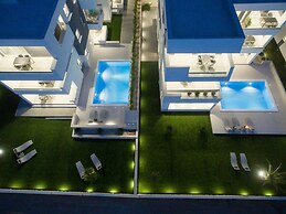 Apartments & Rooms Pool Villas Maris