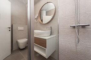 Apartments & Rooms Pool Villas Maris