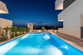 Apartments & Rooms Pool Villas Maris