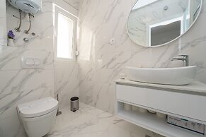 Apartments & Rooms Pool Villas Maris