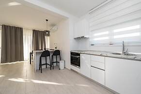 Apartments & Rooms Pool Villas Maris