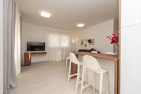 Apartments & Rooms Pool Villas Maris