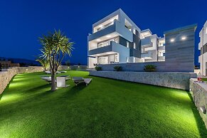 Apartments & Rooms Pool Villas Maris