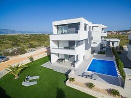 Apartments & Rooms Pool Villas Maris