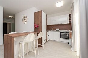 Apartments & Rooms Pool Villas Maris