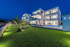 Apartments & Rooms Pool Villas Maris