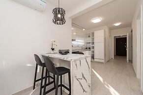 Apartments & Rooms Pool Villas Maris