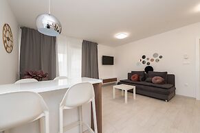 Apartments & Rooms Pool Villas Maris