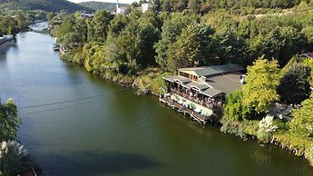 Sweet Home River Hotel